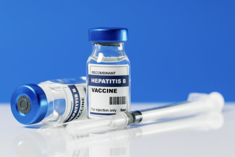 Foto di fiala con vaccino contro l'epatite B, una delle cure più efficaci per questa patologia